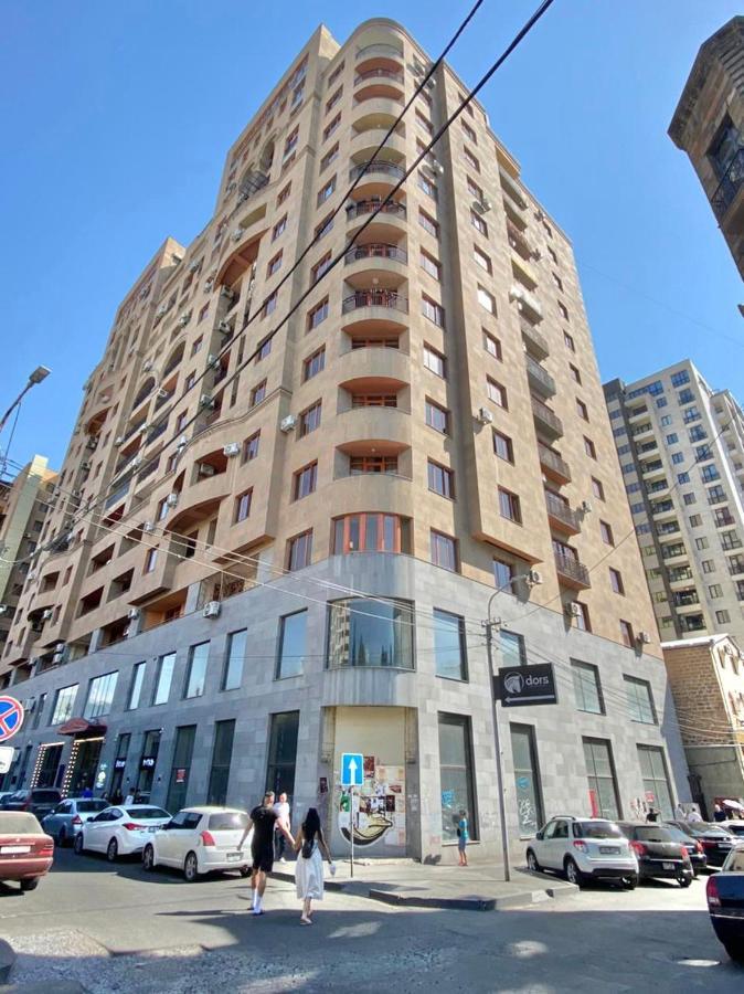 Apartment Near Republic Square Єреван Екстер'єр фото